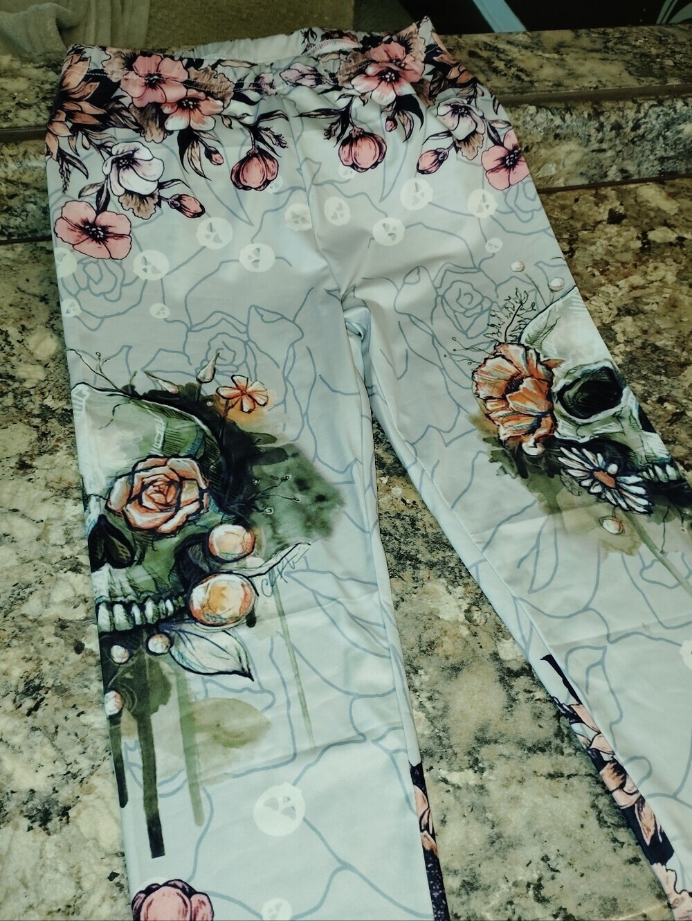 Lrg Nwt Floral Skull Print Leggings - Pale Gray with Peach Accents Brand New - Picture 4 of 5